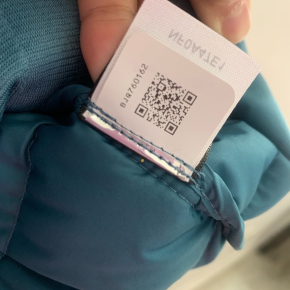 The North Face Blue Cameo Womens Puffer Vest - Picture 10 of 10